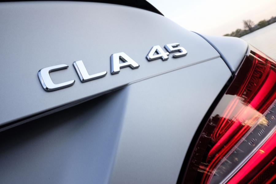 Логотип Mercedes-AMG CLA45 4Matic 2016 года  (фото 18 из 40)